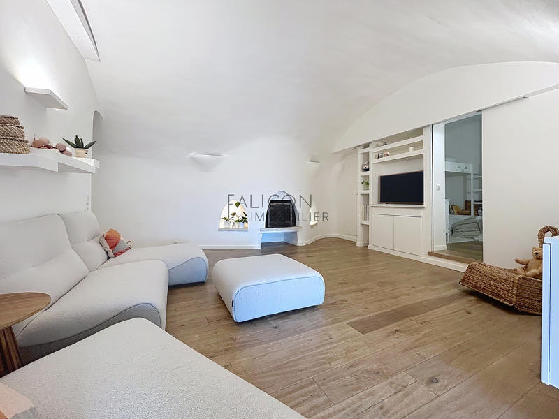 Appartement - 80 m² - 3 pièces