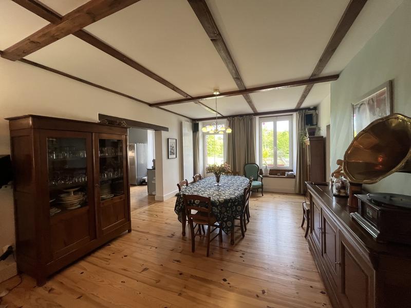 Maison - 198 m² - 8 pièces