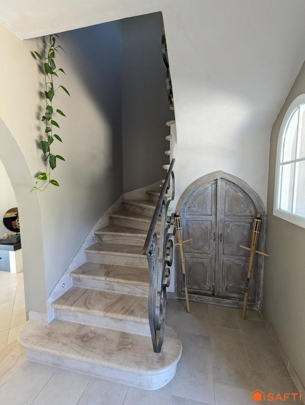 Maison - 327 m² - 7 pièces