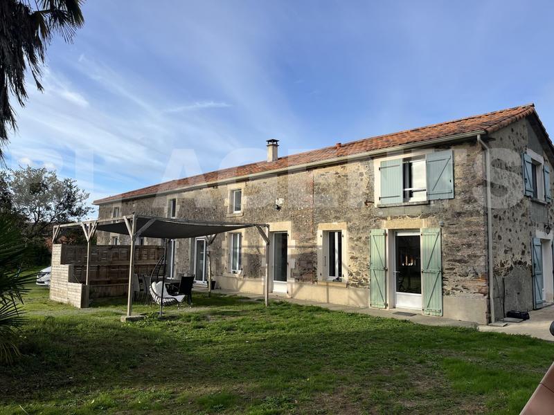 Maison - 270 m² - 10 pièces