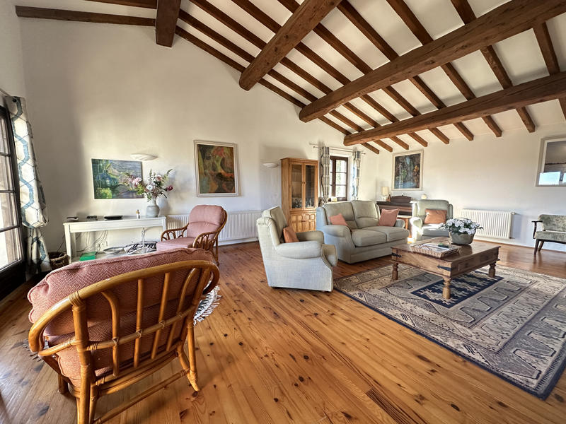 Mas - 700 m² - 20 pièces