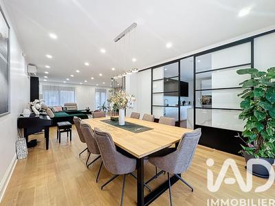 Maison - 282 m² - 12 pièces