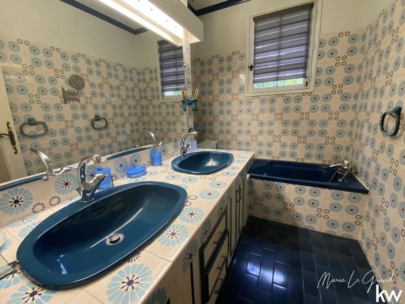 Maison - 201 m² - 7 pièces