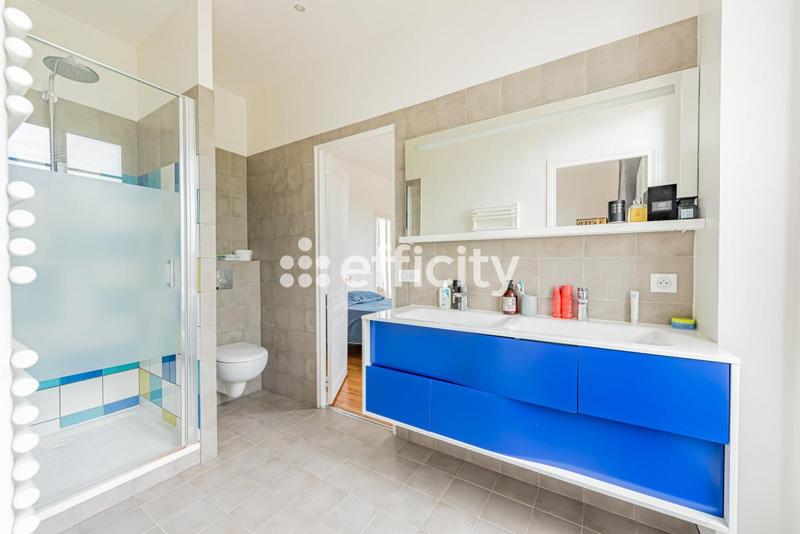 Maison - 232 m² - 9 pièces