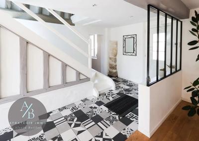 Maison - 240 m² - 7 pièces