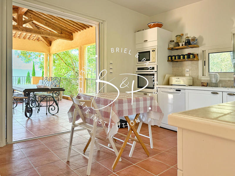 Maison - 267 m² - 8 pièces