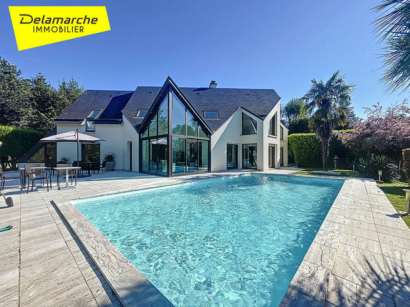 Maison - 241 m² - 10 pièces