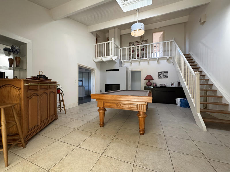 Maison - 290 m² - 9 pièces