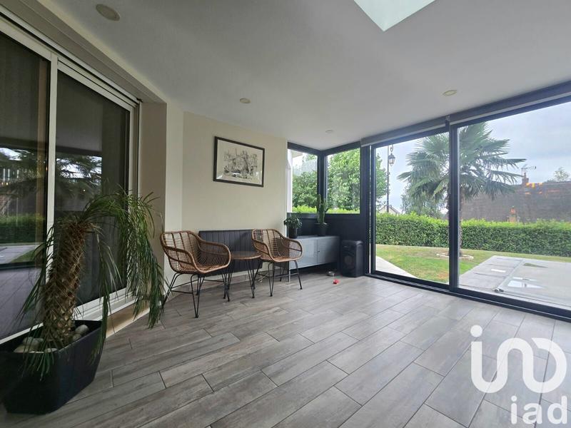 Maison - 210 m² - 6 pièces