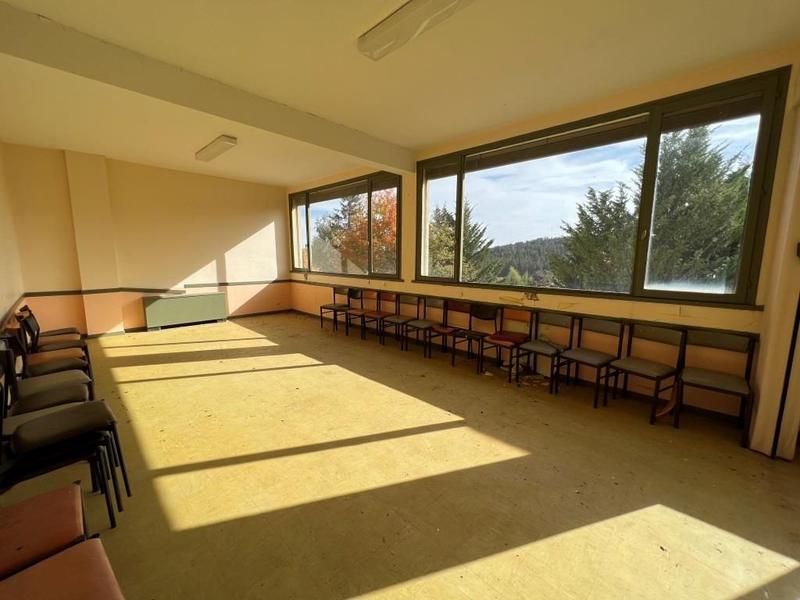 Maison - 1 238 m² - 20 pièces