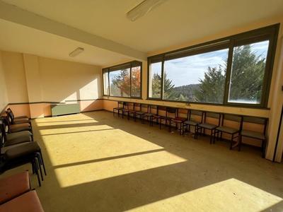 Maison - 1 238 m² - 20 pièces