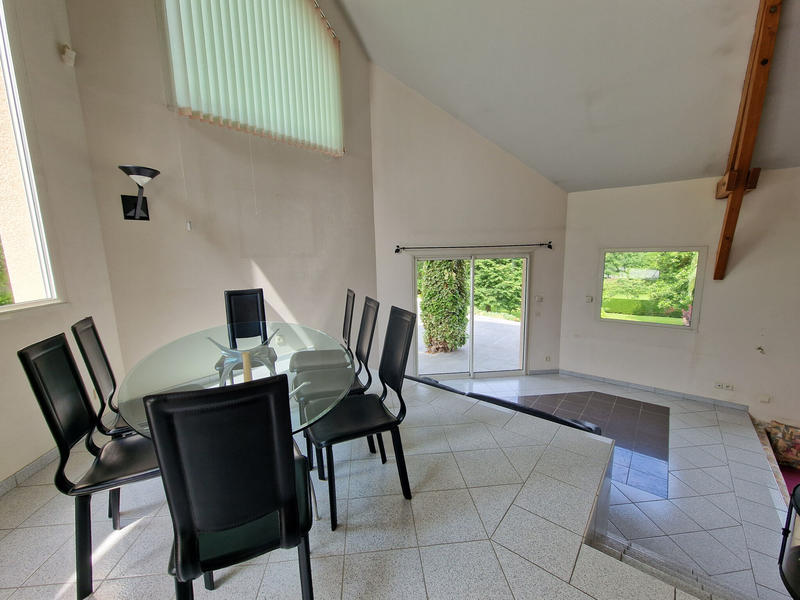 Maison - 185 m² - 8 pièces