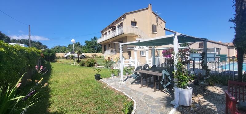 Maison - 170 m² - 8 pièces