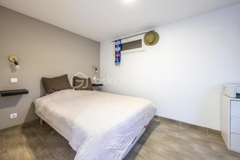 Maison - 250 m² - 9 pièces