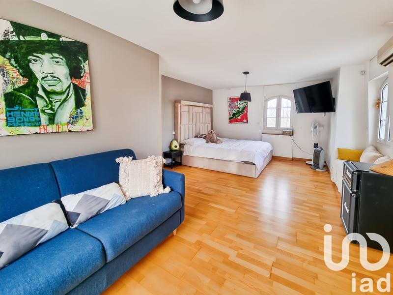 Maison - 230 m² - 9 pièces