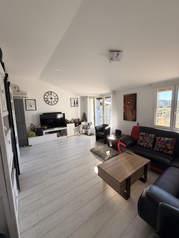 Maison traditionnelle - 207 m² - 10 pièces