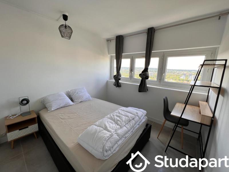 Chambre - 11 m² - 1 pièce