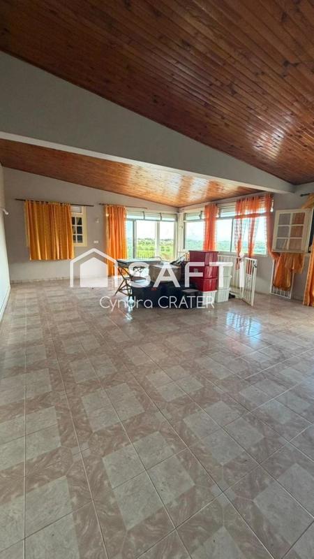 Maison - 242 m² - 8 pièces