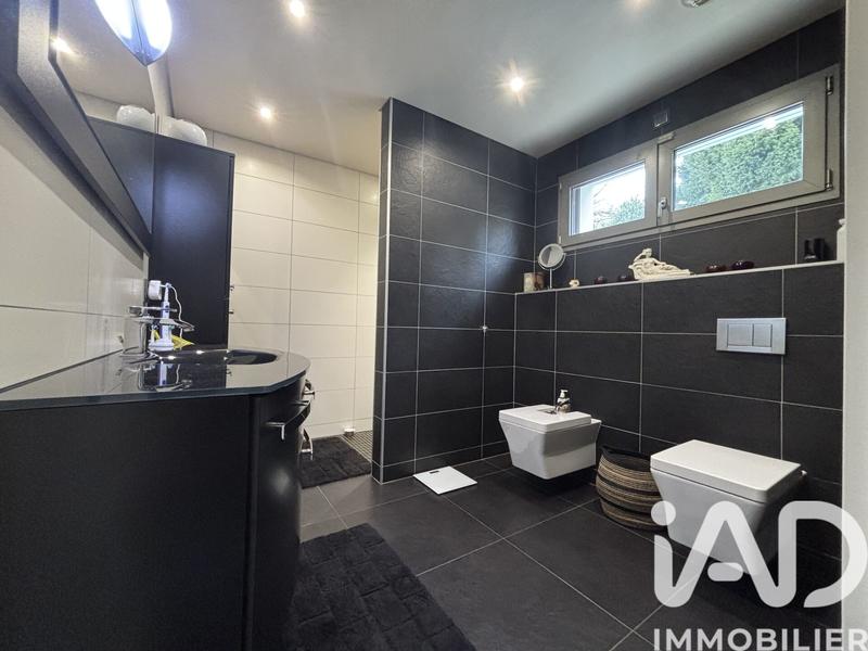 Maison - 236 m² - 10 pièces