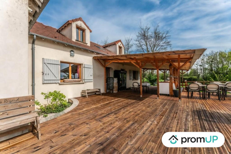 Maison traditionnelle - 380 m² - 10 pièces