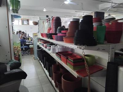 Local commercial - 440 m² - 1 pièce