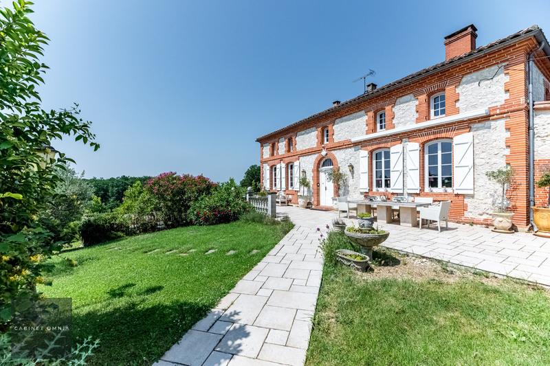 Maison - 330 m² - 11 pièces