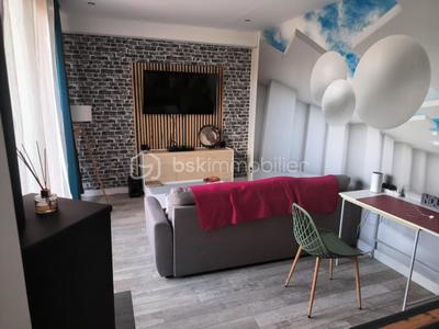 Maison - 240 m² - 10 pièces