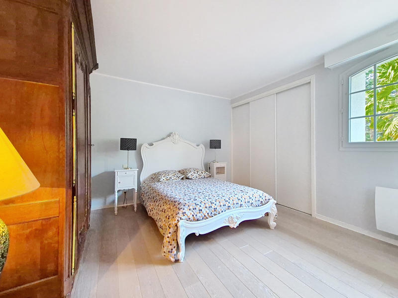 Maison - 312 m² - 9 pièces