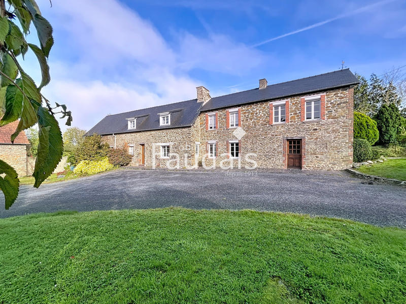 Maison - 212 m² - 8 pièces