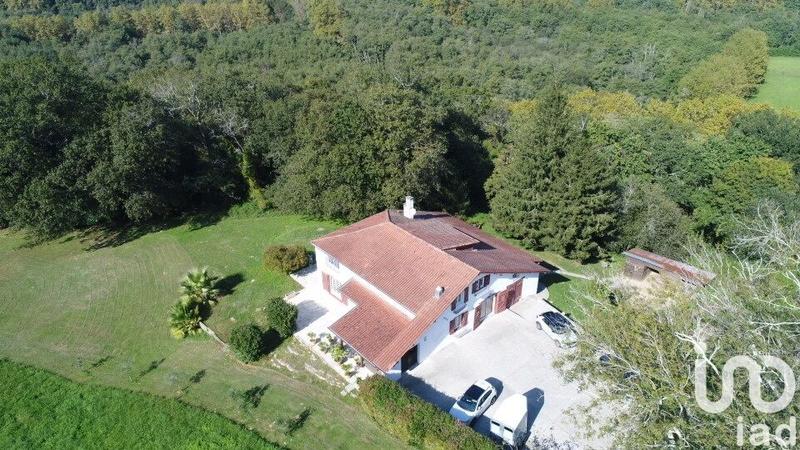 Maison - 221 m² - 8 pièces