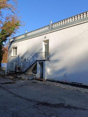 Studio - 90 m² - 4 pièces