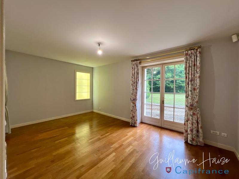 Propriété - 248 m² - 6 pièces