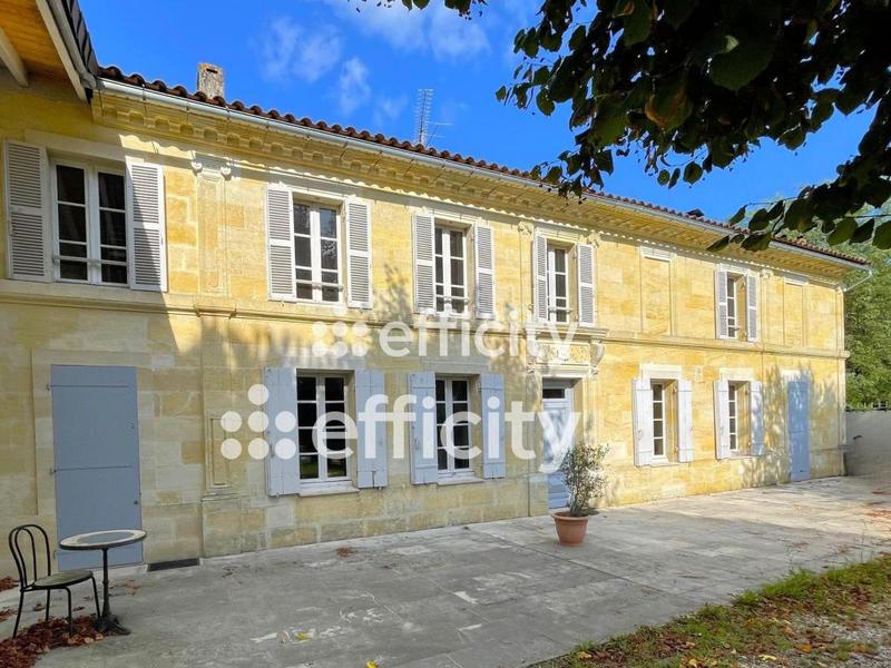 Maison - 352 m² - 9 pièces