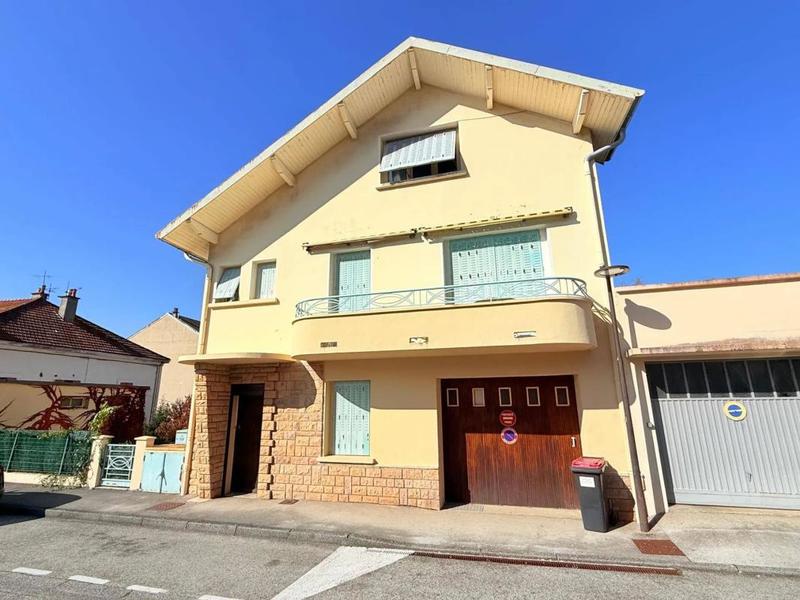 Maison - 210 m² - 8 pièces