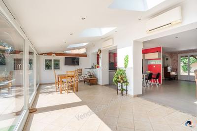 Maison traditionnelle - 246 m² - 4 pièces