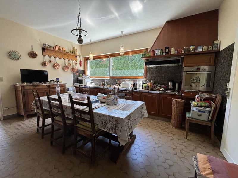 Propriété - 323 m² - 17 pièces