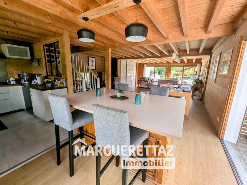Maison - 237 m² - 7 pièces