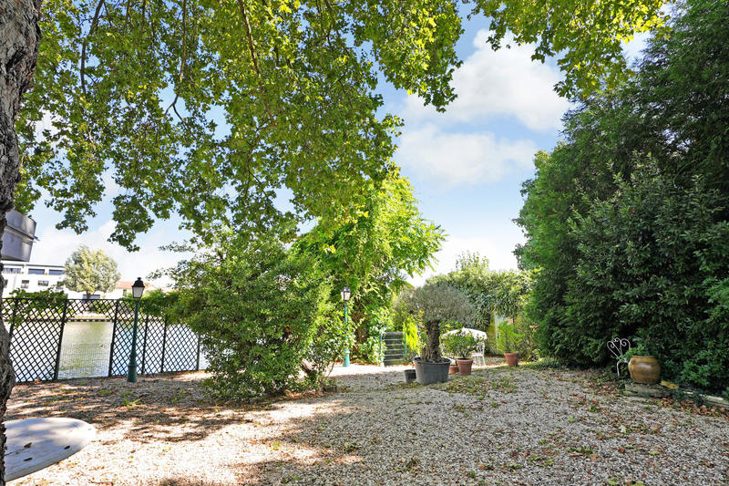 Propriété - 436 m² - 17 pièces