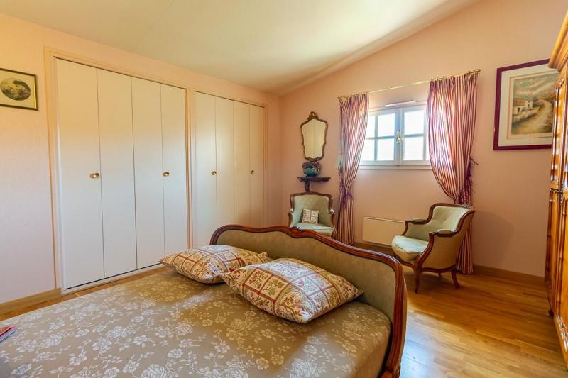 Maison - 220 m² - 6 pièces