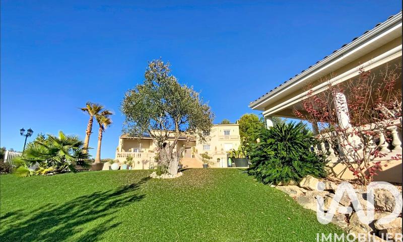 Maison - 260 m² - 7 pièces