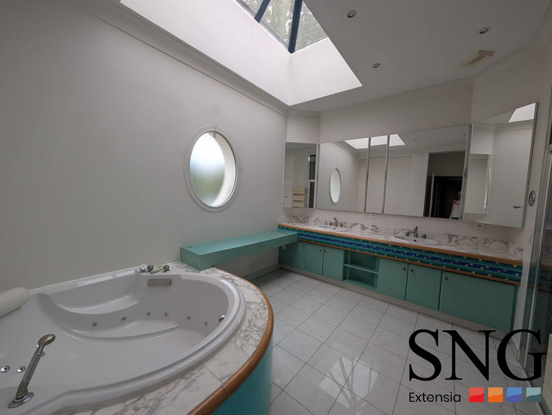 Maison - 275 m² - 6 pièces