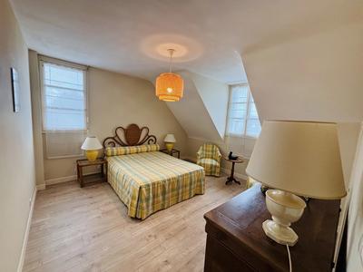 Maison - 151 m² - 7 pièces