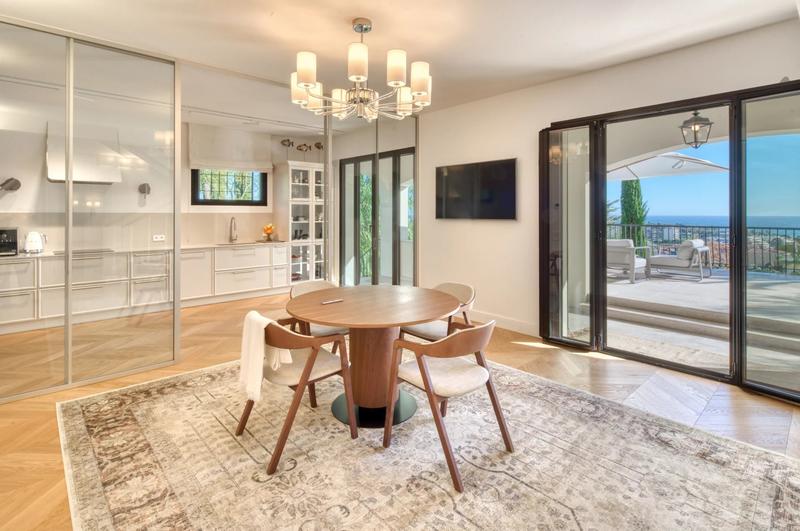 Villa - 270 m² - 8 pièces