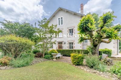 Maison ancienne - 280 m² - 9 pièces