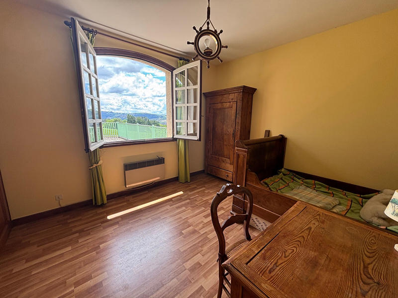 Maison - 235 m² - 9 pièces