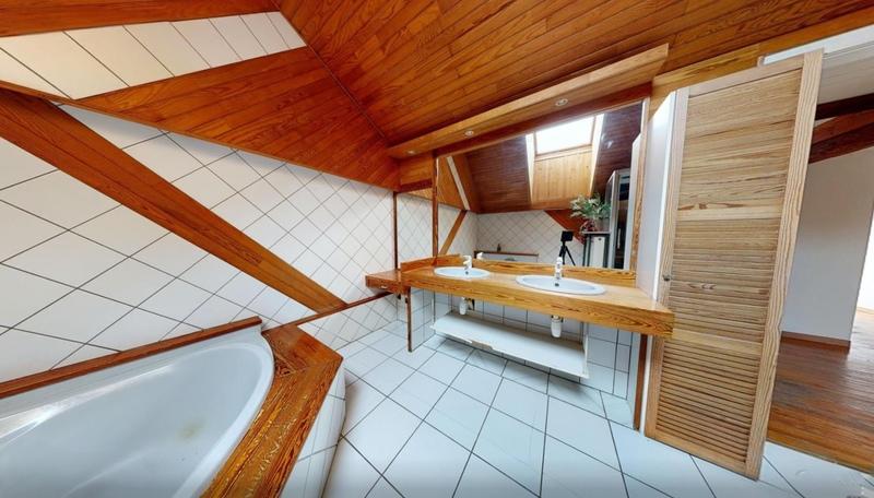 Maison traditionnelle - 224 m² - 7 pièces