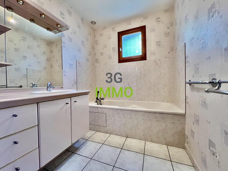 Maison traditionnelle - 102 m² - 5 pièces