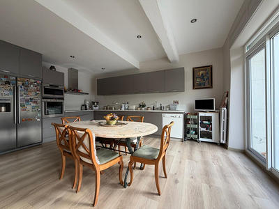 Maison - 340 m² - 8 pièces