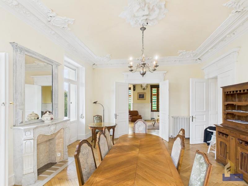 Maison - 443 m² - 17 pièces