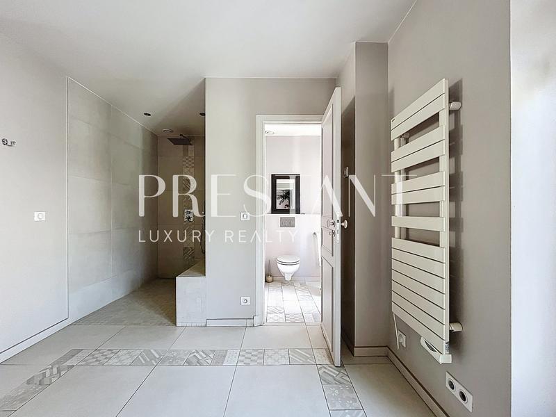 Appartement - 190 m² - 6 pièces